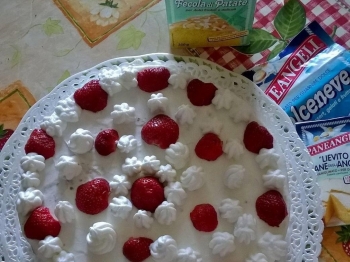 TORTA DI PANNA E FRAGOLE